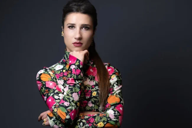 Marie, humoriste, partage son expérience troublante de harcèlement public