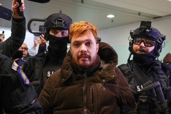 Mohammed Amra, l'évadé spectaculaire, entre dans la prison de Vendin-le-Vieil