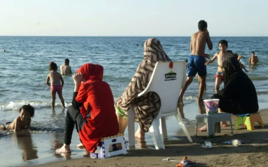 Proposition de titre : « Un débat houleux autour de la tenue vestimentaire à Chetaïbi »