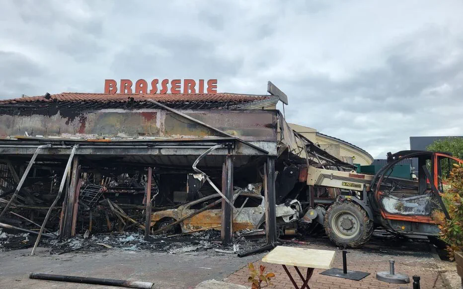 Sainte-Geneviève-des-Bois : le Café de la Presse ravagé par les flammes