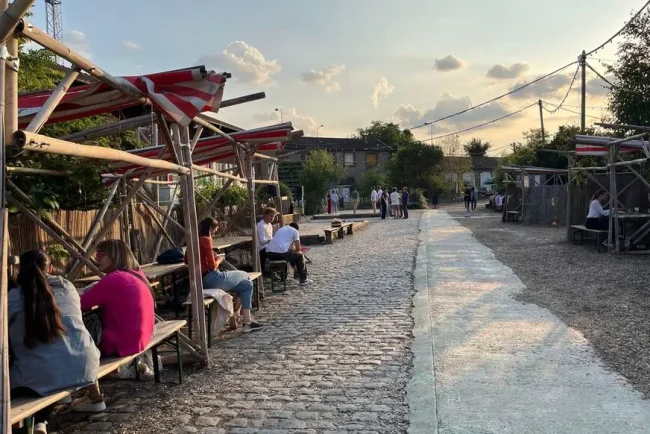Un aperçu enchanteur de la vie nocturne à Pantin