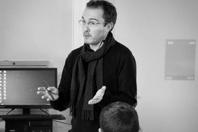 Un buste en bronze pour honorer Samuel Paty, l'enseignant assassiné