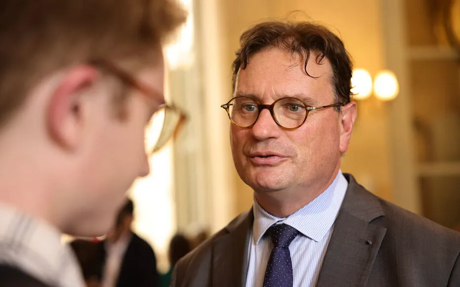 Une banque de la démocratie : une promesse qui attend toujours