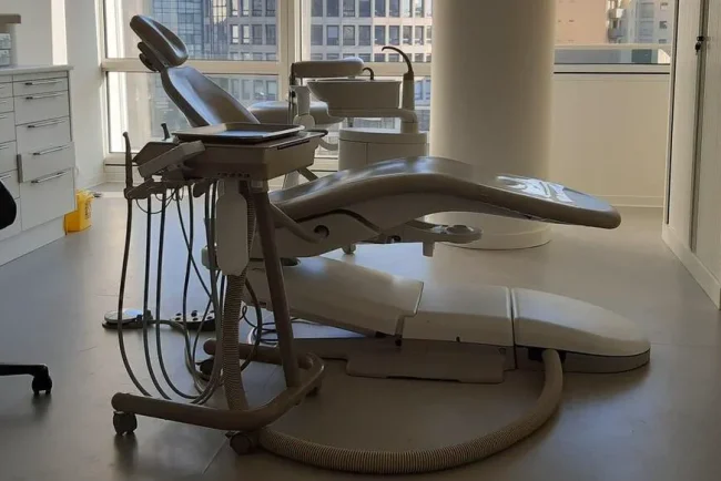 Une fraude massive dans les réseaux de soins dentaires français révélée