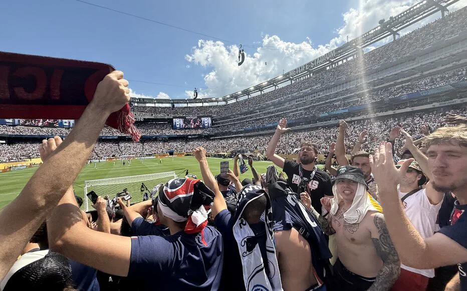 Une mer de supporters parisiens pour affronter le Real Madrid