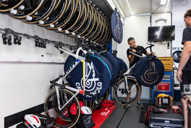 Vol de vélos de haute valeur lors d'une intrusion dans le camion-atelier de l'équipe Cofidis