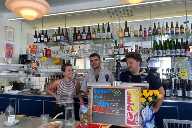 Voyage dans le temps au Cornichon, un bistro vintage à Paris