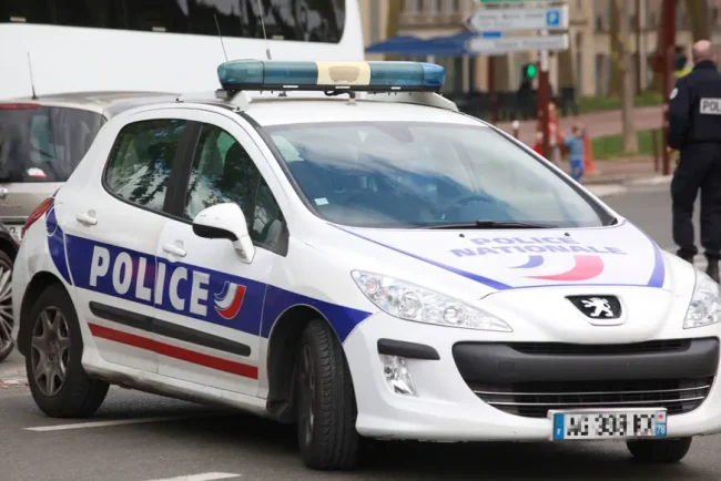 Bijoux volés cachés dans des vêtements : deux hommes interpellés à la gare de Lyon