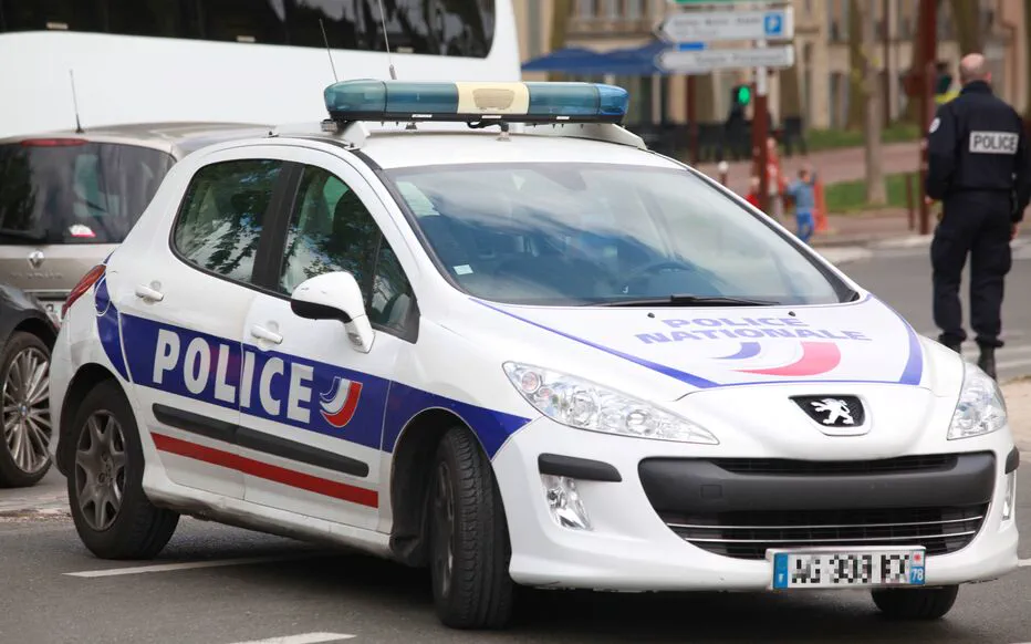 Bijoux volés cachés dans des vêtements : deux hommes interpellés à la gare de Lyon