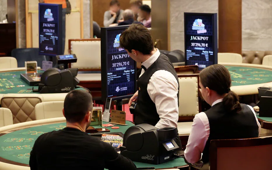 Braquage audacieux devant un club de jeux parisien : 150 000 euros volés