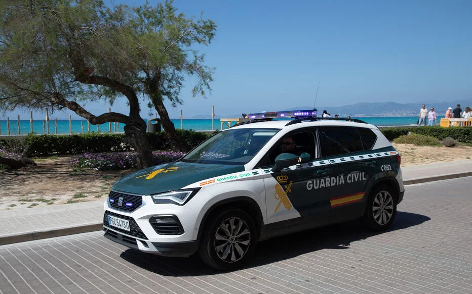 Découverte macabre en Espagne : un corps sans vie avec des sacs étranges