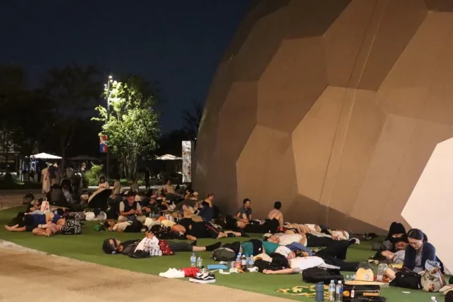 Des dizaines de milliers de visiteurs de l'Exposition universelle d'Osaka se retrouvent coincés après une coupure de courant.