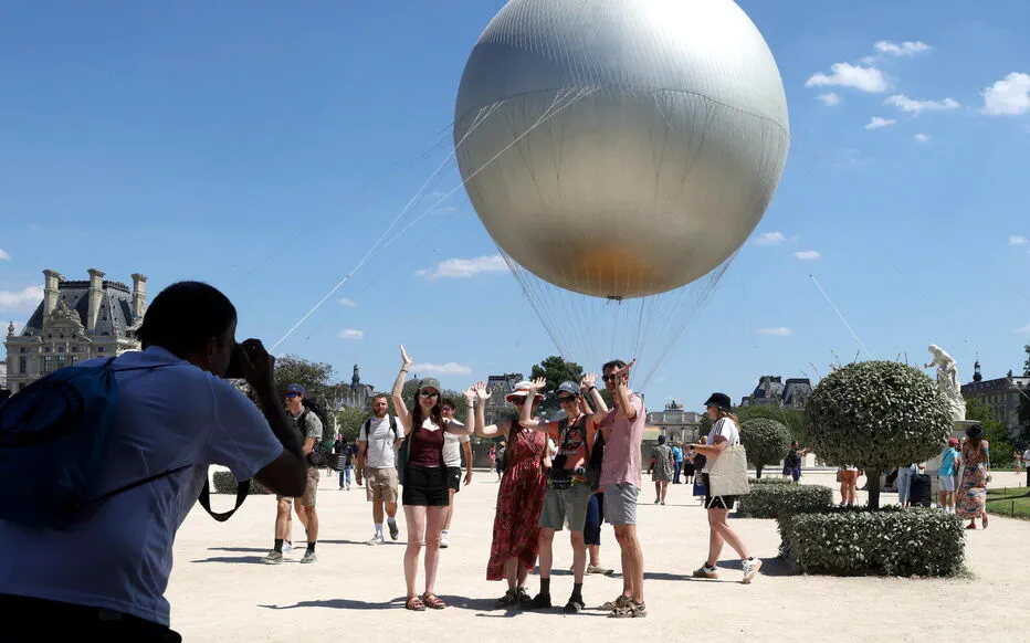 Des phrases qui guident les visiteurs vers la basilique du Sacré-Cœur