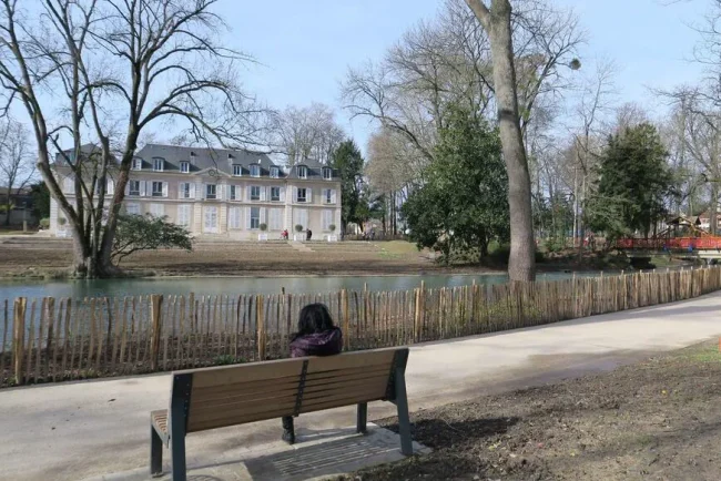 Deux jeunes enfants meurent noyés dans un parc à Orly