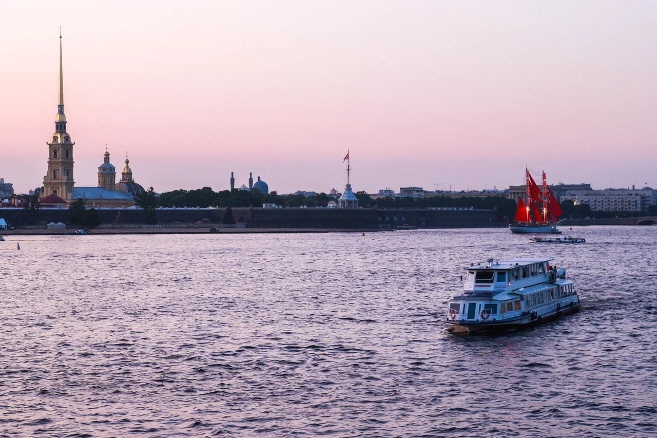 Drone abattu dans Saint-Pétersbourg : les forces de défense aérienne russes en alertent la population