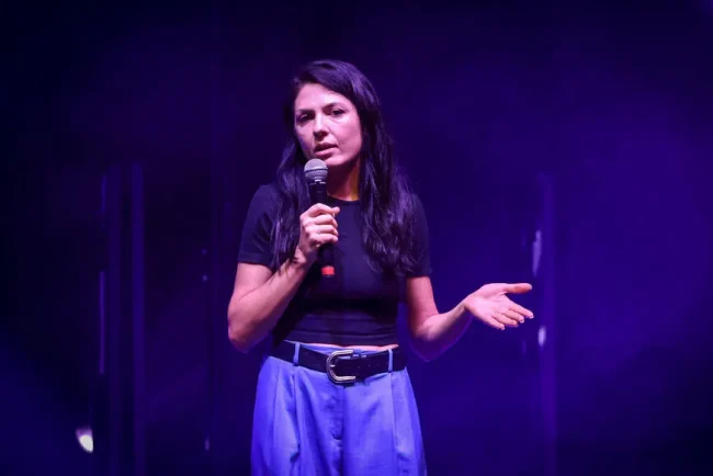 Elena Nagapetyan : quand un spectateur interagit avec elle pendant son show