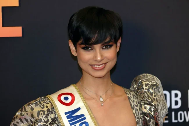 Ève Gilles, Miss France 2024, représentera la France au concours Miss Univers 2025