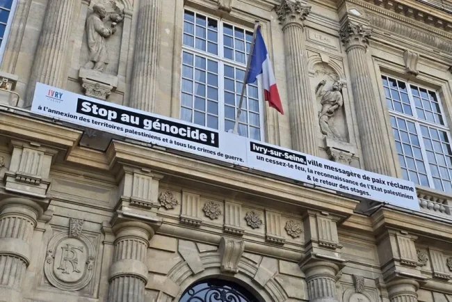 Ivry-sur-Seine : un différend sur une banderole pro-Palestine persiste entre le maire et la préfecture