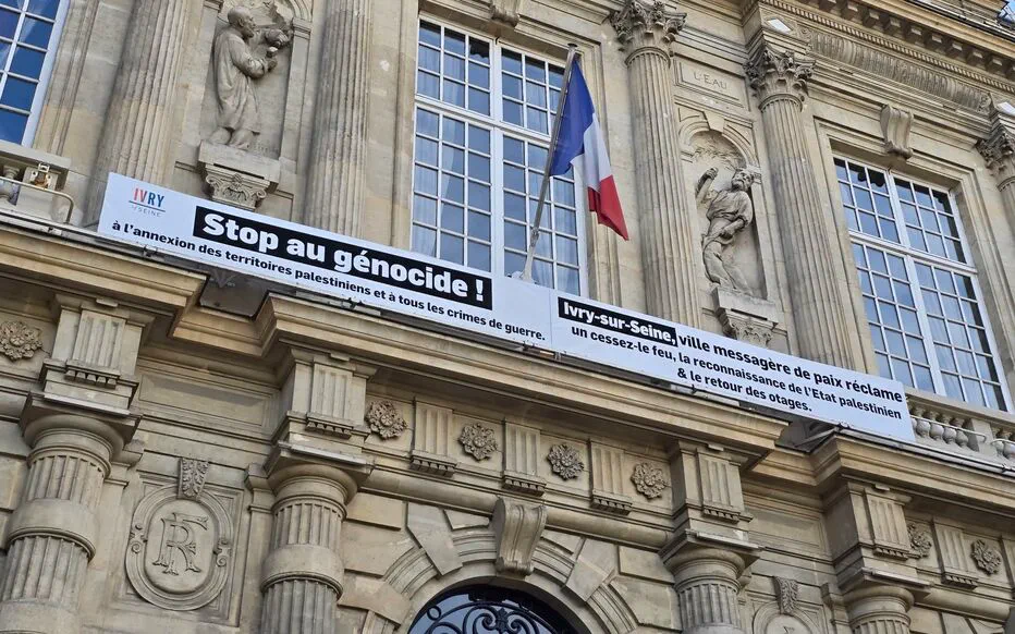 Ivry-sur-Seine : un différend sur une banderole pro-Palestine persiste entre le maire et la préfecture