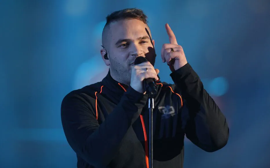 Jul seme le doute chez ses fans avec sa nouvelle chanson, 'Toi et moi'