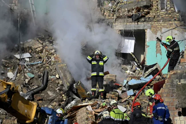 Kiev sous les attaques: la capitale ukrainienne en deuil