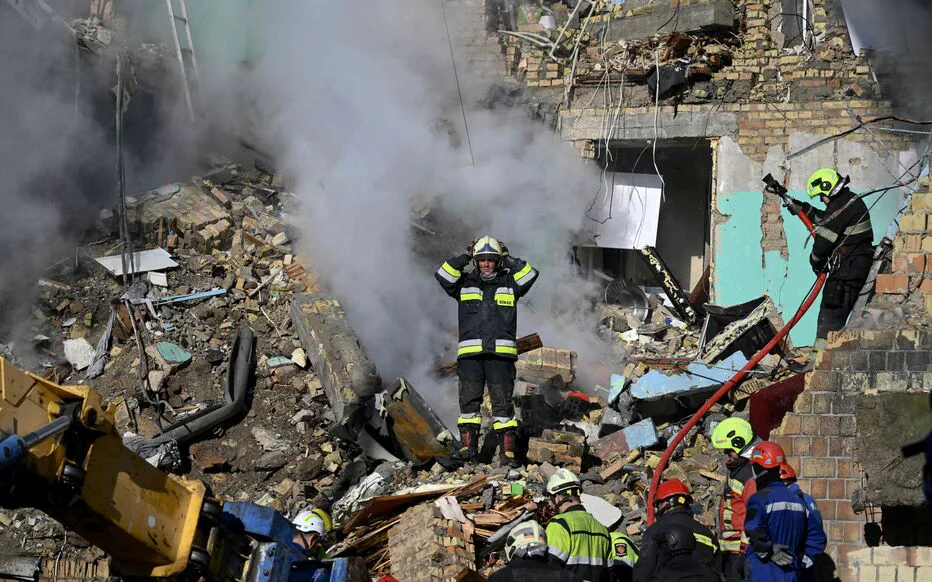 Kiev sous les attaques: la capitale ukrainienne en deuil