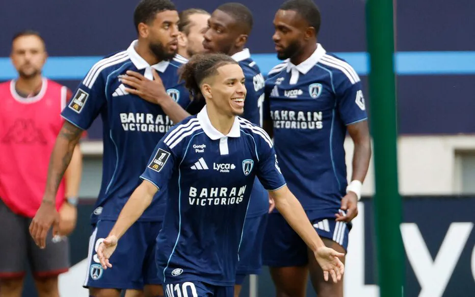 Klopp et Gomez échangent des conseils avec les Français Gilli et Arnault dans les coulisses