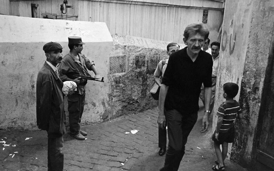 La fille de l'assassin brise le silence