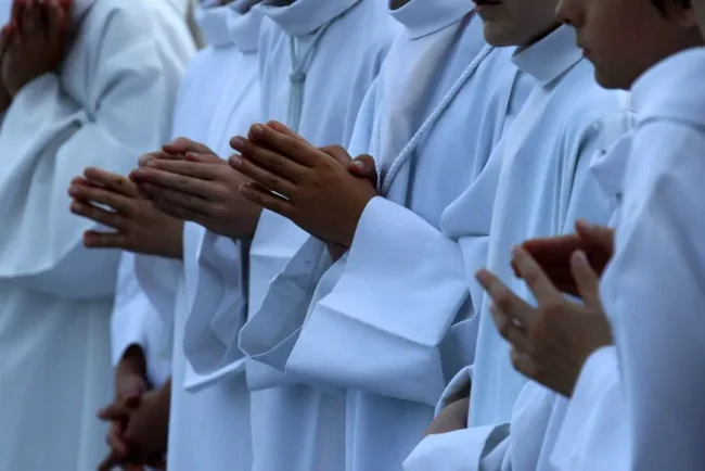 La nomination controversée d’un prêtre condamné pour viol sur mineur est annulée