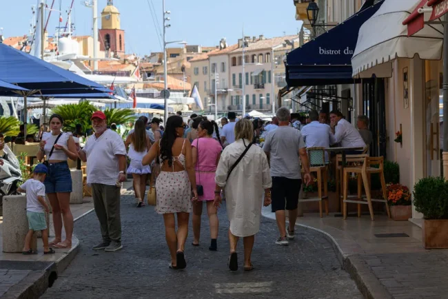 La place des Lices à Saint-Tropez : plus qu'un simple lieu de shopping