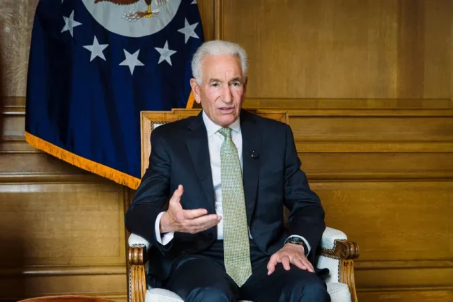 L'ambassadeur des États-Unis en France dément toute intention de nuire