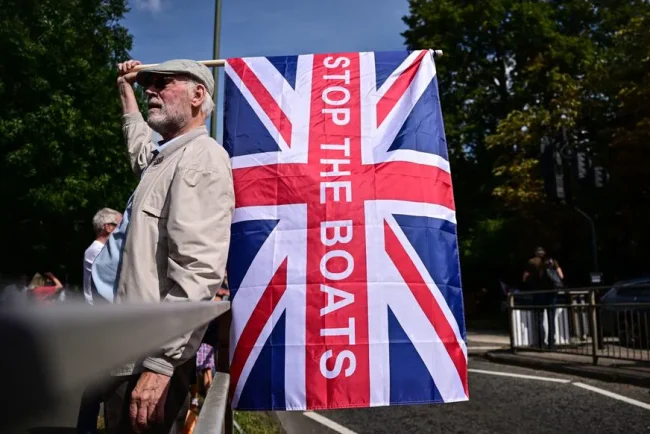 Le gouvernement britannique s'attaque aux délais d'attente dans le traitement des demandes d'asile