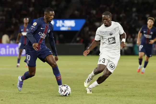 Le PSG retrouve ses habitudes : victoire 1-0 face à l'Angers
