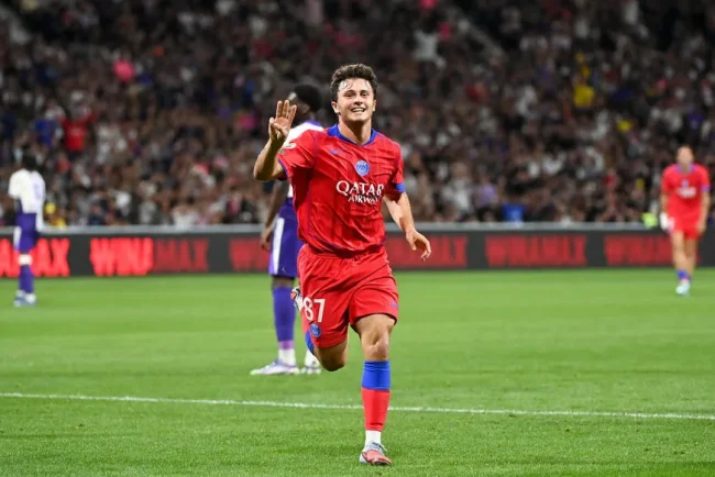 Le triplé de João Neves illumine le PSG face à Toulouse