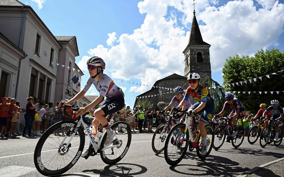 Les femmes au pouvoir dans un combat serré