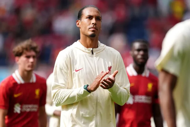 Les Reds de Liverpool honorent la mémoire de Diogo Jota et de son frère lors de matchs amicaux