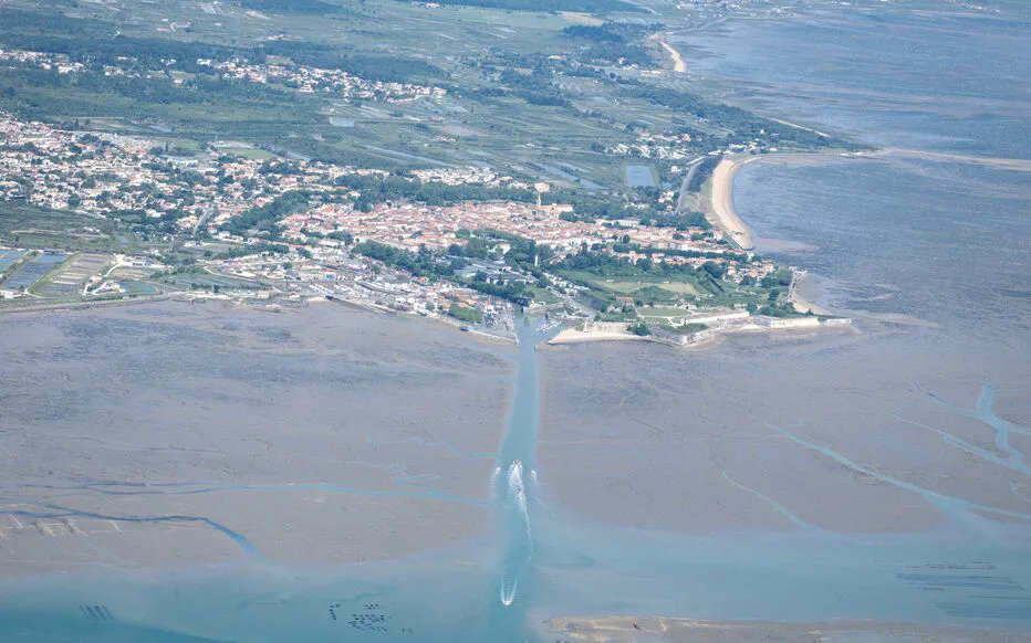 L'île d'Oléron innovante en proposant une opportunité unique : devenir saunier ou saunière !