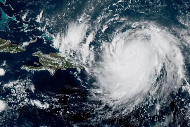 L'ouragan Erin, de catégorie 5, menace les Caraïbes