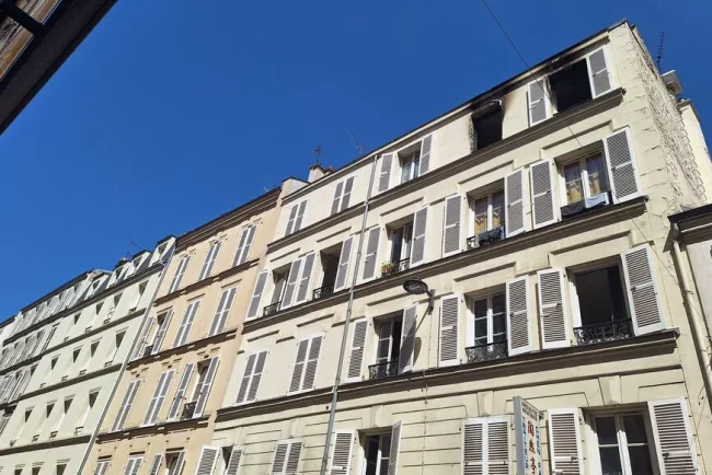 Meurtre dans un incendie: une semaine de mystère