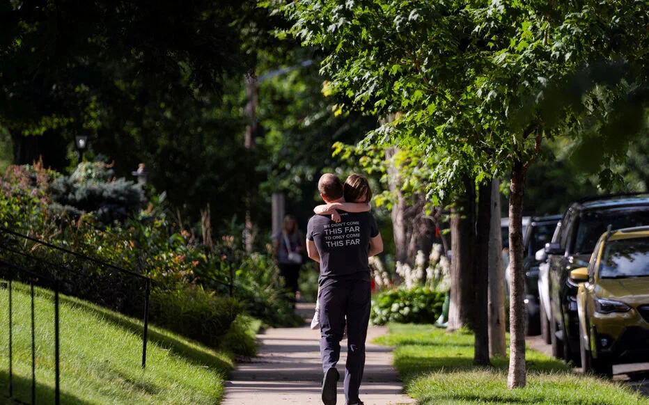 Minneapolis : des résidents témoignent de la fusillade à l'école catholique de l'Annonciation
