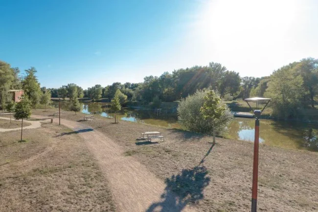 Naufrage tragique : les frères jumaux, âgés de 11 et 7 ans, meurent dans des plans d'eau différents en France