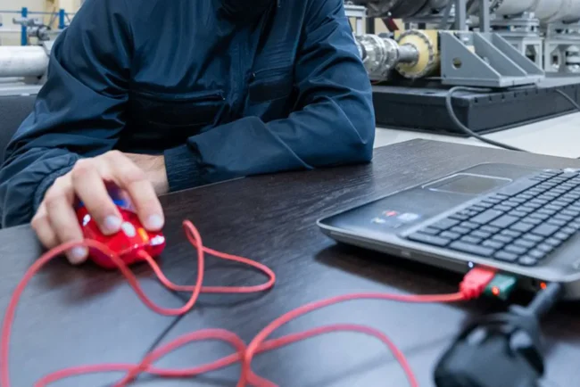 Poutine investit dans l'innovation des armements avec des bourses d'études pour les jeunes scientifiques et ingénieurs