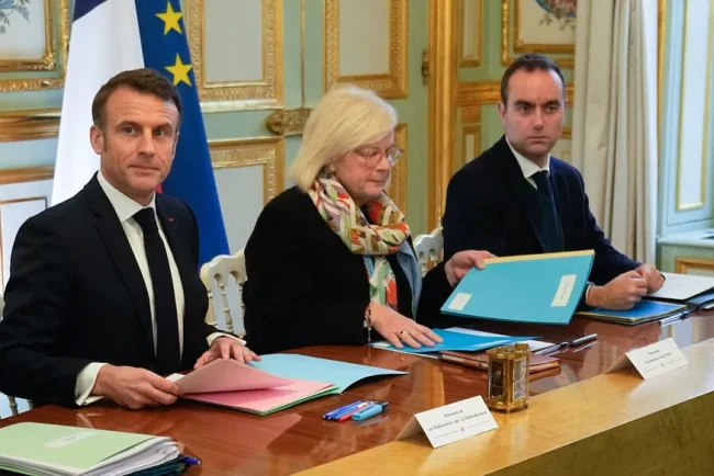 Qui remplacera Bayrou à Matignon ? Lecornu favori des bookmakers.