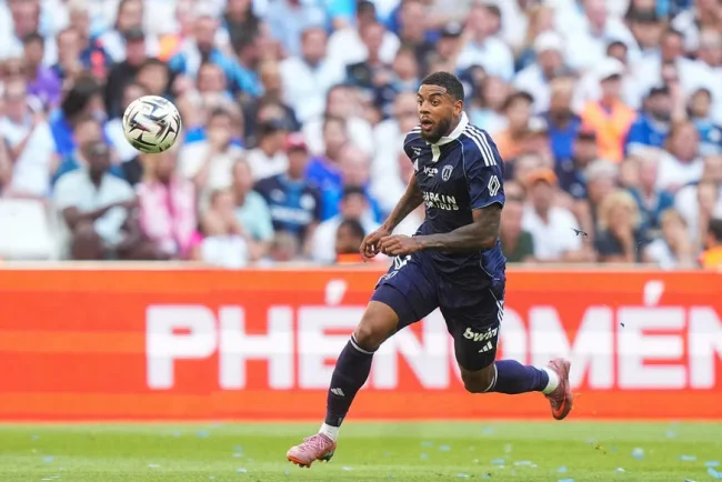 Rester calme face aux tempêtes du marché des transferts : le cas du Paris FC