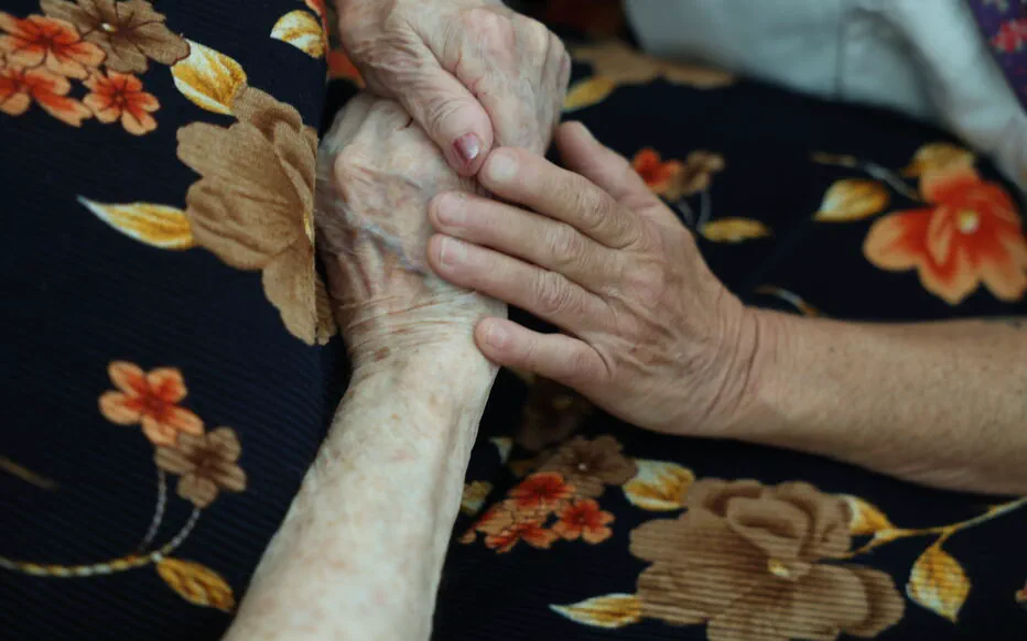 Réunion émouvante : des jumeaux séparés depuis 80 ans se retrouvent enfin