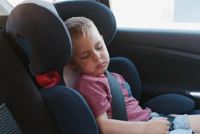 Sommeil des enfants pendant les longs trajets : comment y faire face ?