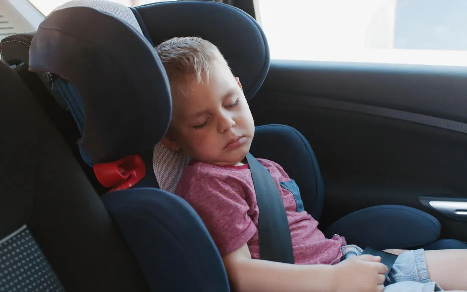 Sommeil des enfants pendant les longs trajets : comment y faire face ?