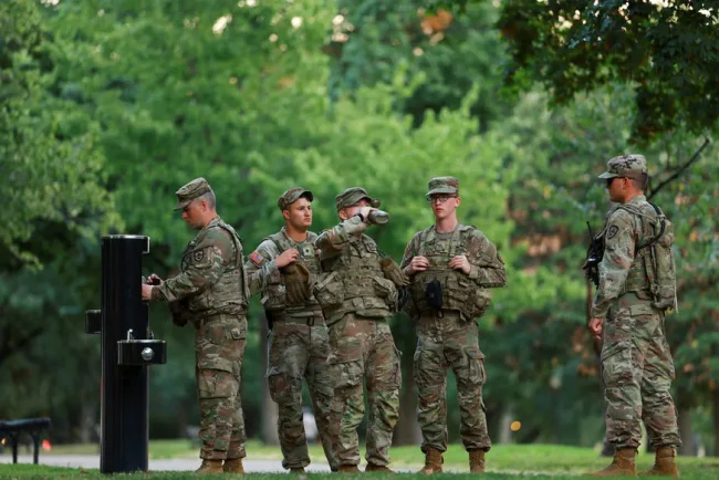 Trump cible Chicago pour renforcer la sécurité et réprimer l'immigration