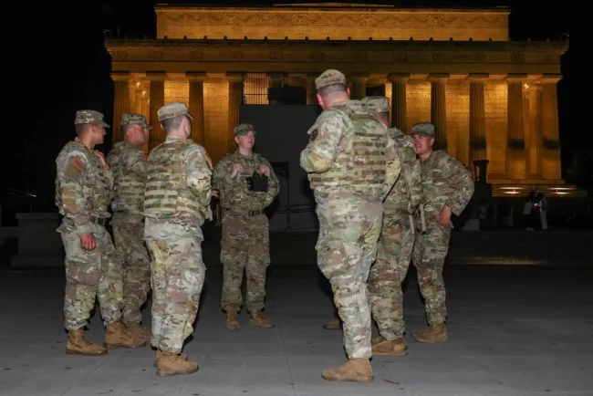 Trump Déploie la Garde Nationale à Washington DC pour Faire Face aux Manifestations et à la Criminalité