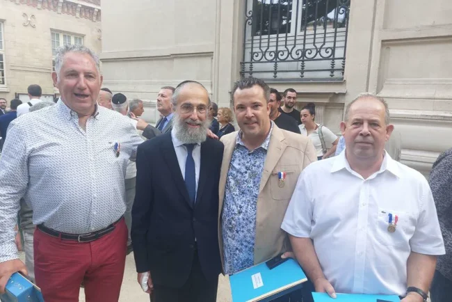 Un marché sous le choc : un homme poignardé dans une dispute entre vendeurs